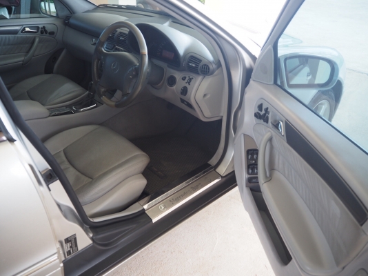 ขายถูกด่วนๆ Benz C200 Kompressor ปี02 รุ่น Avantgarde(Top) ขายถูกด่วนๆ Benz C200 Kompressor ปี02 รุ่น Avantgarde(Top)