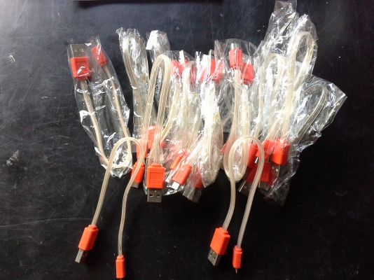 สายลิ้งค์และ ชาร์จได้ของ ASCH จากญี่ปุ่น นำไฟไฟได้ดี มีไฟแสงสีต่างๆสวยๆตามสาย เส้นละ 15 บาท มีหลายร้อยเส้น เสียบได้เกือบทุกรุ่น