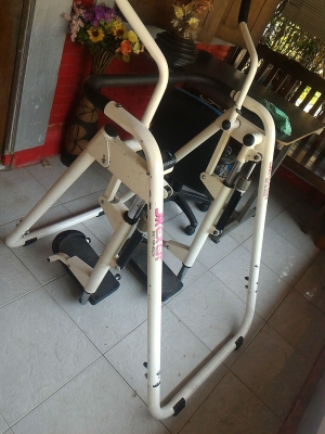 เครื่องออกกำลังกายแบบก้าวเดินไม่มีแรงกระแทรกจากญี่ปุ่นแบบเหมือนการก้าวเดินจริงๆ ปรับแรงต้านได้ มีก้านมือให้จับปรับสูงต่ำได้ โครงสร้างเหล็กแข็งแรง