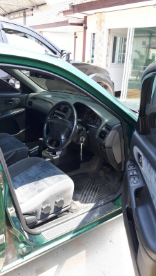 Masda 626. ออโต้. Sunroof