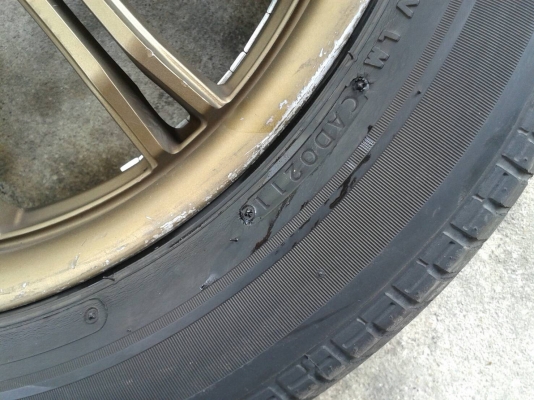 ขอบ17นิ้ว5รู114 พร้อมยาง สวยๆ 4 ล้อ ราคา 7900 บาท