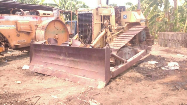 ขายรถแทรกเตอร์ CAT-D-4-H สภาพสวยช่วงล่าง80\% ขาดเครื่องนอกนั้นอยุ่ครบหมดขายไม่แพง 250000 บาท