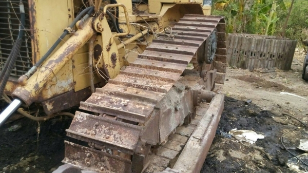 ขายรถแทรกเตอร์ CAT-D-4-H สภาพสวยช่วงล่าง80\% ขาดเครื่องนอกนั้นอยุ่ครบหมดขายไม่แพง 250000 บาท