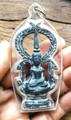 พระทรงเครื่องขนนกนั่งพาน เนื้อชินตะกั่ว สวยแปลกหายากครับ สูง 2.5นิ้ว