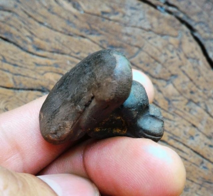 พระกริ่งปิดตา เนื้อดินเผา จานยันต์ ขนาดกำลังสวย พระแปลกหายากมากๆ