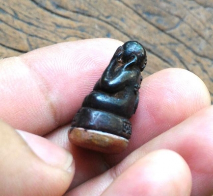 พระปิดตา หลวงปู่แย้ม ก้นอุดมวลสารตอกโค๊ด