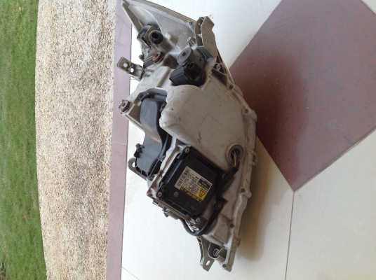 ไฟหน้า toyota fortuner ข้างขวา สภาพดีครับ