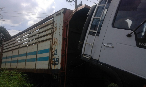 ขายถร HINO 3 M ดั้มไม่มีเครื่องไม่มีเกียร์ทะเบียนเต็ม ขายถร HINO 3 M ดั้มไม่มีเครื่องไม่มีเกียร์ทะเบียนเต็ม