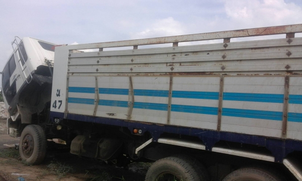 ขายถร HINO 3 M ดั้มไม่มีเครื่องไม่มีเกียร์ทะเบียนเต็ม ขายถร HINO 3 M ดั้มไม่มีเครื่องไม่มีเกียร์ทะเบียนเต็ม