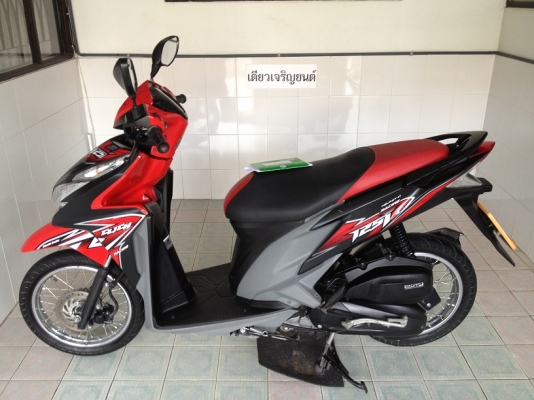 Click125i รุ่นRacing วิ่ง7000 ปี57 (ของแถม 4 รายการ) Click125i รุ่นRacing วิ่ง7000 ปี57 (ของแถม 4 รายการ)