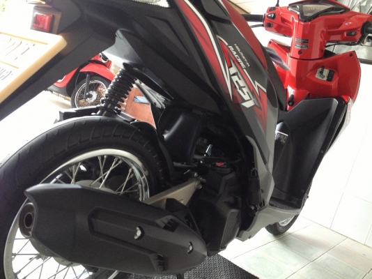 Click125i รุ่นRacing วิ่ง7000 ปี57 (ของแถม 4 รายการ) Click125i รุ่นRacing วิ่ง7000 ปี57 (ของแถม 4 รายการ)