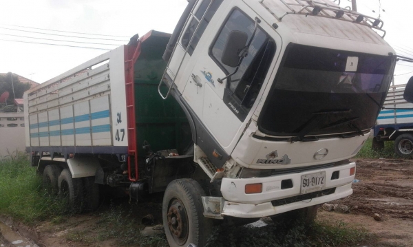 ขายรถบรรทุกดั้ม HINO 3 M แท้ๆ 2 เพลาเครื่องดีคัสซีสวยทะเบียนเต็มมีขาย 2 คัน