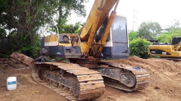 ขายรถแบคโฮ KOMATSU 200-5 คอนโทนสั้น แอร์ไฟฟ้าเอกสารพร้อม สนใจโทร 081-970-1072 ขายรถแบคโฮ KOMATSU 200-5 คอนโทนสั้น แอร์ไฟฟ้าเอกสารพร้อม สนใจโทร 081-970-1072