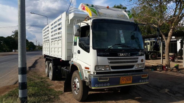 ขายรถพ่วง Isuzu เครื่อง 320 แรง ปี 48 เครื่องเดิม เกียร์เดิม ลูกไม่ดัมพ์ 3 เพลาแท้ยาว 6.80 เมตร ปี 49