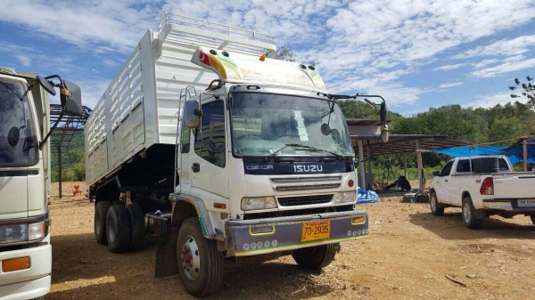 ขายรถพ่วง Isuzu เครื่อง 320 แรง ปี 48 เครื่องเดิม เกียร์เดิม ลูกไม่ดัมพ์ 3 เพลาแท้ยาว 6.80 เมตร ปี 49 ขายรถพ่วง Isuzu เครื่อง 320 แรง ปี 48 เครื่องเดิม เกียร์เดิม ลูกไม่ดัมพ์ 3 เพลาแท้ยาว 6.80 เมตร ปี 49