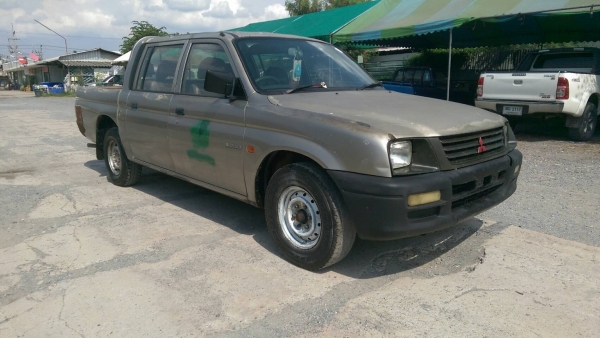 มิตซูบิชิ L200 สตาด้า 4ประตู