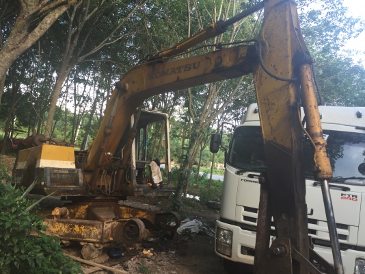 ขายตามสภาพ...รถขุด PC120-3 โซ่แผ่นไม่มี ตัวเดินเสีย มีบุ้งกี้..