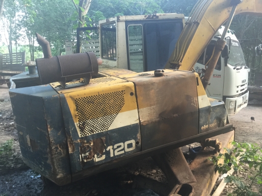 ขายตามสภาพ...รถขุด PC120-3 โซ่แผ่นไม่มี ตัวเดินเสีย มีบุ้งกี้..