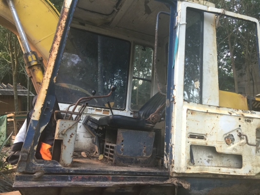 ขายตามสภาพ...รถขุด PC120-3 โซ่แผ่นไม่มี ตัวเดินเสีย มีบุ้งกี้..