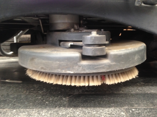 เครื่องทำความสะอาดพื้นแบบไฟฟ้า Taski Swingo 3500