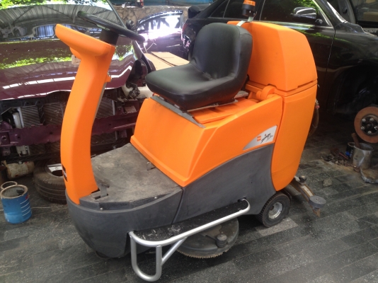 เครื่องทำความสะอาดพื้นแบบไฟฟ้า Taski Swingo 3500