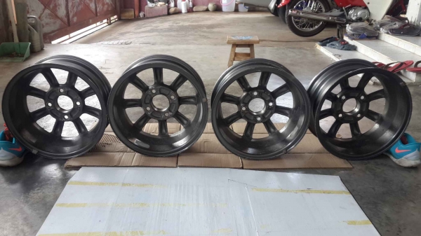 ล้อญี่ปุ่นเเท้  ลายกล้วย ยอดฮิต ขอบ 14 กว้าง 5 นิ้วครึ่ง ทั้ง 4 วง 4 รู 114 อ๊อฟ +30 สีเทากัลเดิมยุ่น