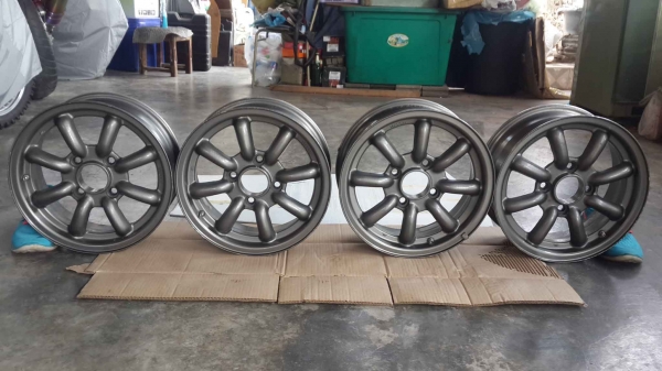 ล้อญี่ปุ่นเเท้  ลายกล้วย ยอดฮิต ขอบ 14 กว้าง 5 นิ้วครึ่ง ทั้ง 4 วง 4 รู 114 อ๊อฟ +30 สีเทากัลเดิมยุ่น