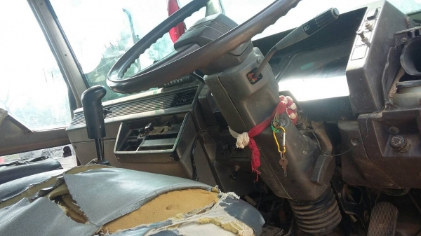 รถมิตซู 10 ล้อดั้ม FN527M - TF  220 แรงม้า. ปี 38.    สนใจติดต่อ  081 - 6079515