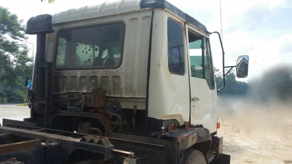 รถมิตซู 10 ล้อดั้ม FN527M - TF  220 แรงม้า. ปี 38.    สนใจติดต่อ  081 - 6079515