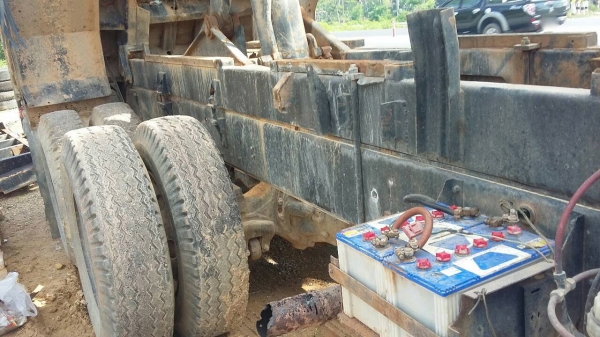 รถมิตซู 10 ล้อดั้ม FN527M - TF  220 แรงม้า. ปี 38.    สนใจติดต่อ  081 - 6079515