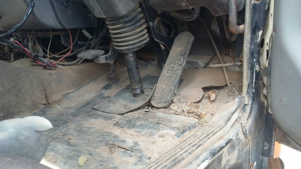 รถมิตซู 10 ล้อดั้ม FN527M - TF  220 แรงม้า. ปี 38.    สนใจติดต่อ  081 - 6079515