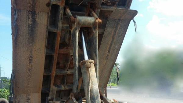 รถมิตซู 10 ล้อดั้ม FN527M - TF  220 แรงม้า. ปี 38.    สนใจติดต่อ  081 - 6079515