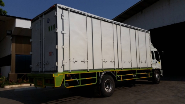 ISUZU DECA FTR 200 แรงม้า ปี 48 ยาว 7.2 เมตร ISUZU DECA FTR 200 แรงม้า ปี 48 ยาว 7.2 เมตร