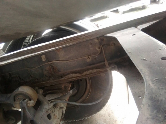 รถอีซูซุ 10 ล้อ ( บรรทุกถัง เคที. )   FVM  195  แรงม้า. ปี 38.    สนใจติดต่อ  081 - 6079515