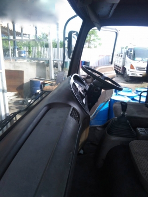 รถอีซูซุ 10 ล้อ ( บรรทุกถัง เคที. )   FVM  195  แรงม้า. ปี 38.    สนใจติดต่อ  081 - 6079515