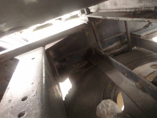 รถอีซูซุ 10 ล้อ ( บรรทุกถัง เคที. )   FVM  195  แรงม้า. ปี 38.    สนใจติดต่อ  081 - 6079515