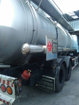 รถอีซูซุ 10 ล้อ ( บรรทุกถัง เคที. )   FVM  195  แรงม้า. ปี 38.    สนใจติดต่อ  081 - 6079515