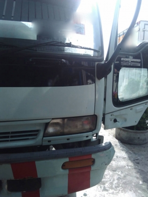 รถอีซูซุ 10 ล้อ ( บรรทุกถัง เคที. )   FVM  195  แรงม้า. ปี 38.    สนใจติดต่อ  081 - 6079515