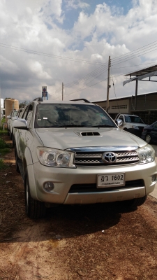 ต้องการขายโตโยต้าฟอร์จูนเนอร์์ปี2010