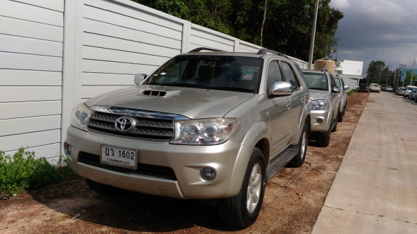 ต้องการขายโตโยต้าฟอร์จูนเนอร์์ปี2010