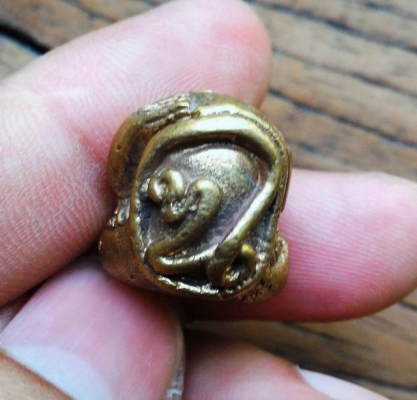 พระปิดตาลูกอม ยันต์ยุ่ง หลังฉ. สวยครับ