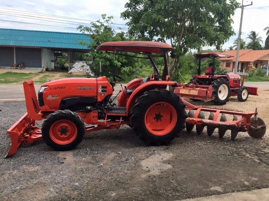 ขายรถไถคูโบต้า L4708(4WD)2เพลา ใช้งาน 831 ชม. ขายพร้อมอุปกรณ์ ใบมีดดันดินหน้าและผานพรวน รถสวยพร้อมใช้งาน ราคา 398,000 บาท สนใจโทร 081-9136451 หรือ ขอดูรูปผ่านทาง line:bow6451 ค่ะ