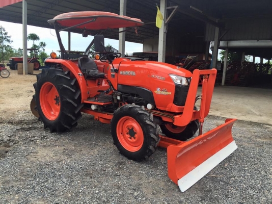 ขายรถไถคูโบต้า L4708(4WD)2เพลา ใช้งาน 831 ชม. ขายพร้อมอุปกรณ์ ใบมีดดันดินหน้าและผานพรวน รถสวยพร้อมใช้งาน ราคา 398,000 บาท สนใจโทร 081-9136451 หรือ ขอดูรูปผ่านทาง line:bow6451 ค่ะ