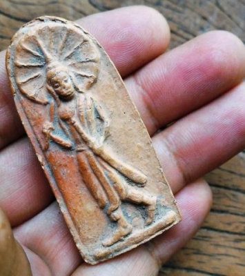 พระขุนแผนชมตลาด01 เนื้อดินเผา งดงามมากครับ