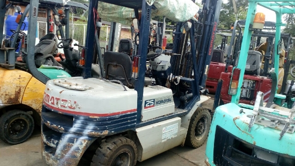 ขายรถ komatsu รุ่น 11 ขนาด 2.5 ตัน เครื่องยนต์ เบนซิล + แก็ส   เกียร์ ออโต้ รับประกัน3 เดือน