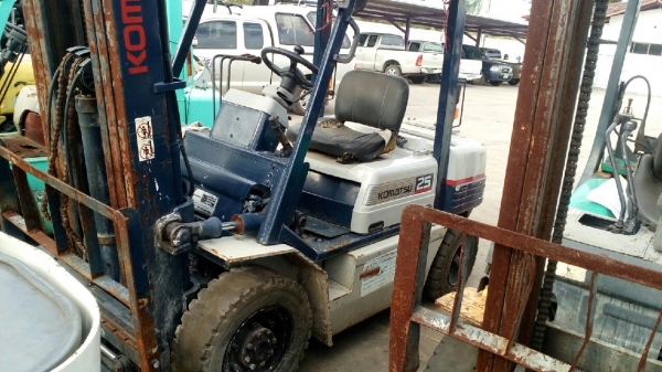 ขายรถ komatsu รุ่น 11 ขนาด 2.5 ตัน เครื่องยนต์ เบนซิล + แก็ส   เกียร์ ออโต้ รับประกัน3 เดือน