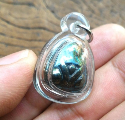 พระปิดตาเมฆสิทธิ์ สีปีกแมลงทับ เลี่ยมกันน้ำ