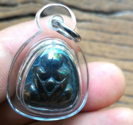 พระปิดตาเมฆสิทธิ์ สีปีกแมลงทับ เลี่ยมกันน้ำ