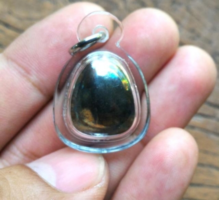 พระปิดตาเมฆสิทธิ์ สีปีกแมลงทับ เลี่ยมกันน้ำ