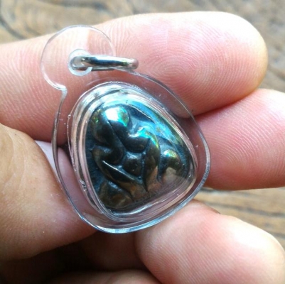 พระปิดตาเมฆสิทธิ์ สีปีกแมลงทับ เลี่ยมกันน้ำ